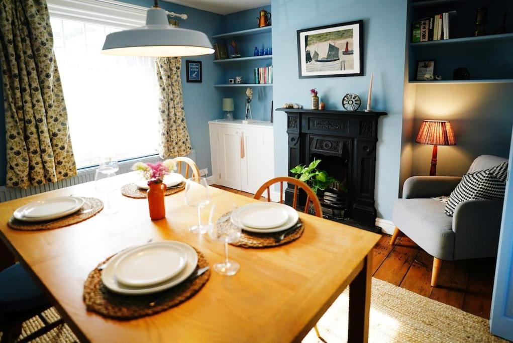 Northdene Cottage - Cosy Old Fisherman'S Cottage Two Mins From Sea - Free Parking - Wood Burning Stove - Roll Top Bath - Dog Friendly Deal Ngoại thất bức ảnh